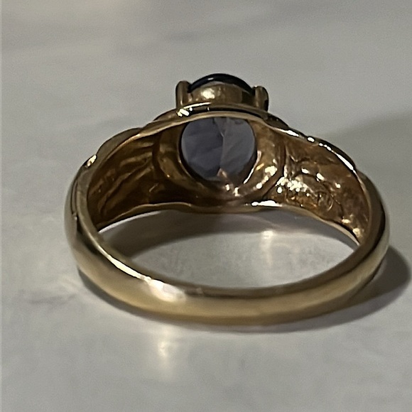 10k Yellow Gold Estate Deep Violet Oval Solitaire Amethyst Textured Band Ring - Picture 12 of 15